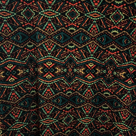 Beautiful Aztec Patterned Tunic! - Picture 4 of 4